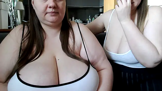 4NaturalBigTits Chat XXX in diretta