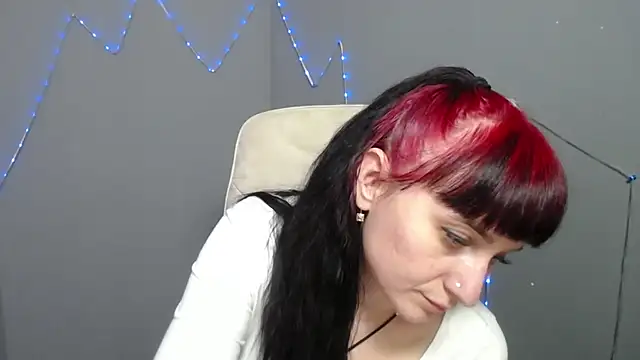 NinaFlawlees' Live XXX Chat