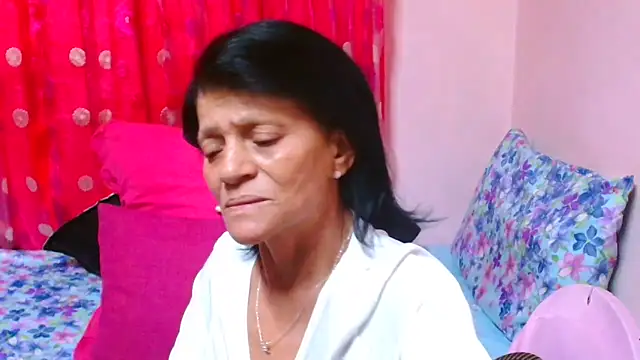 Онлайн чат XXX SLUTTYROXY