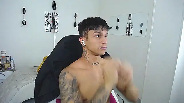 Leonard_Price Chat XXX live