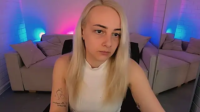 Chat +18 de CarolMoor ao vivo