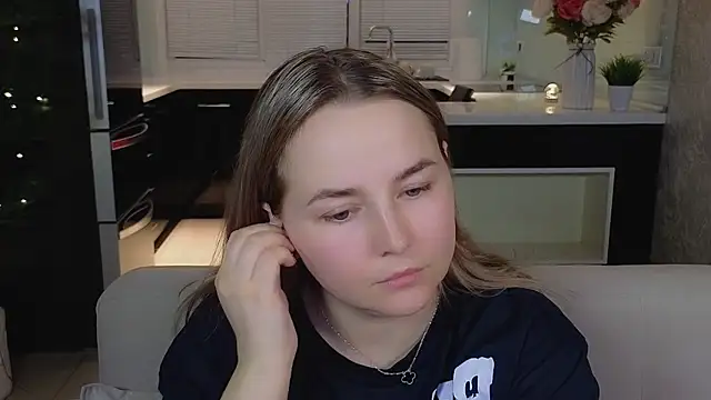 Mira_Mermayd Adlı Modelin Canlı XXX Sohbeti