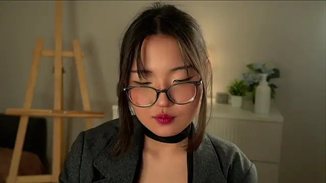 NelleMihalko: διαδικτυακό σόου στην κάμερα