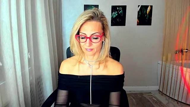 MuseOfStage Adlı Modelin Canlı XXX Sohbeti