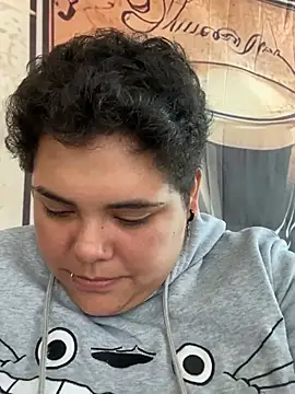 Hailey_Curvy élő XXX-chatje