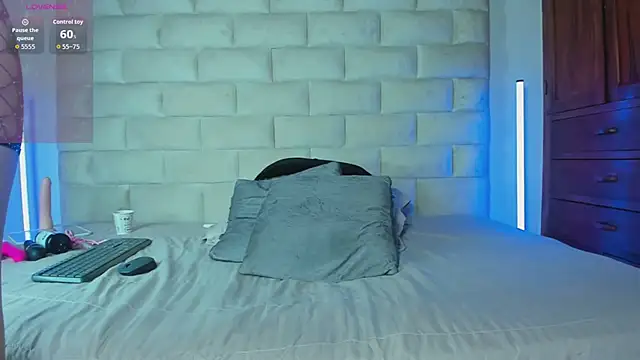 Czat XXX na żywo – HollyGrey_