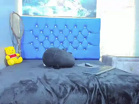 Show modela ElanGiraldo na web-kameri