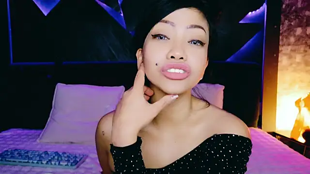 ElyaQuinn Pertunjukan Webcam