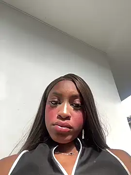 LiaTrainor Adlı Modelin Canlı XXX Sohbeti