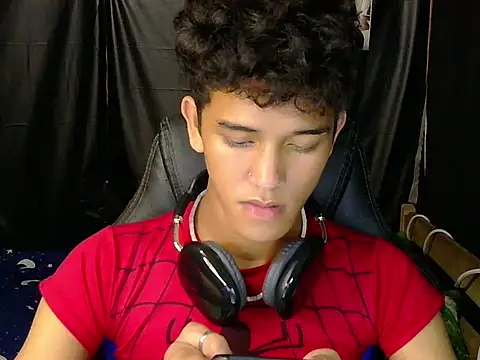 hugekenbigcock's Live XXX Chat