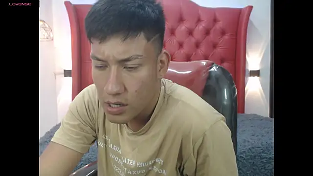 DominantBoy4 webcam show