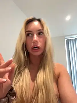 SexySaraxxoo's Live XXX Chat