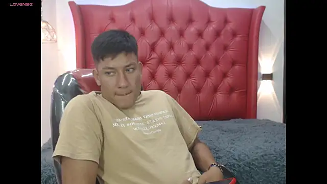 Show modela DominantBoy4 na web-kameri