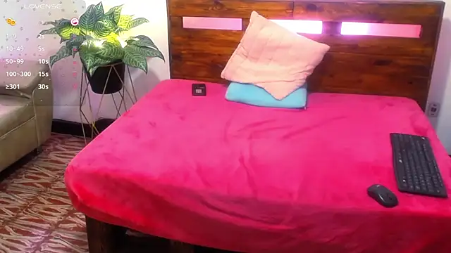 Chat XXX en directo de Yeseniaa25_