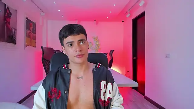 BenitoSaenz: онлайн-секс-чат