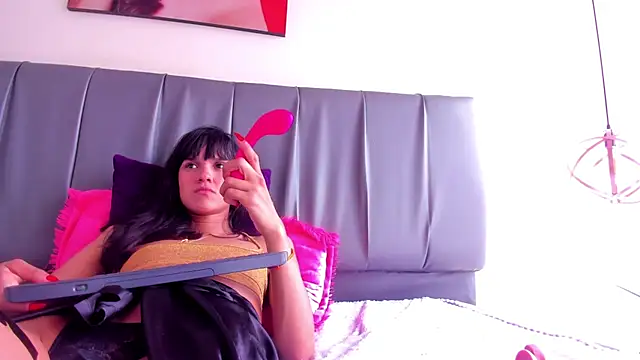 iisabella_noa Adlı Modelin Canlı XXX Sohbeti