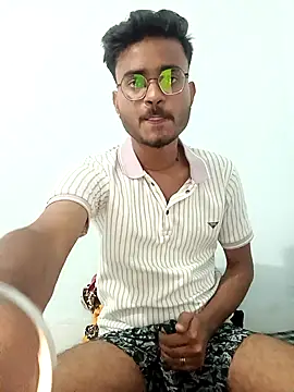 Show modela sdgjjkkmm na web-kameri