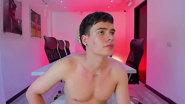 BenitoSaenz's Live XXX Chat