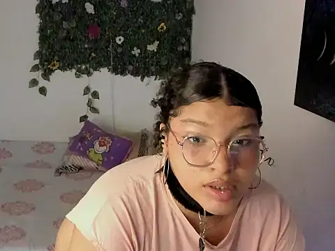 chloe_kisses Chat XXX live