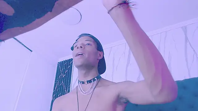 Santiago_Ortiz_ Live XXX-Chat