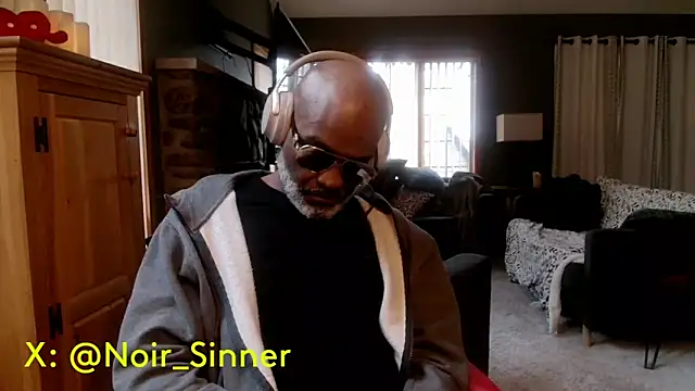 sinnernoir: διαδικτυακό σόου στην κάμερα