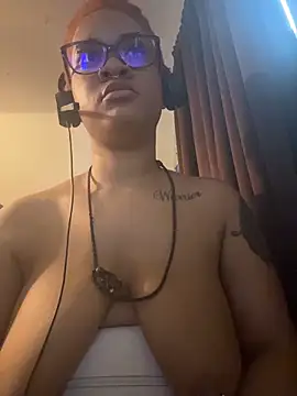 nickytheehawtie 现场XXX聊天