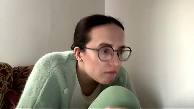 SofiaTease webcam show