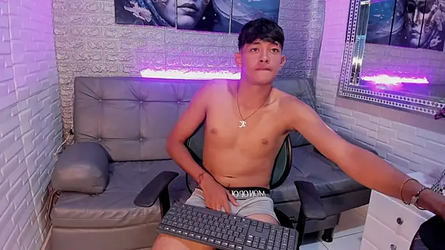 Pokazy przed kamerką – Tigger_Collins