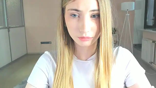 LaylaSperosn Webbikameraesitys