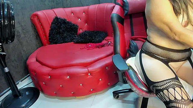 Issis_Millf Webcamshow