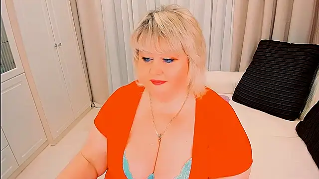 BIGTITSBBW's Live XXX Chat