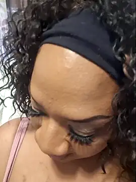 Big_Booty_Bonnie: διαδικτυακό σόου στην κάμερα