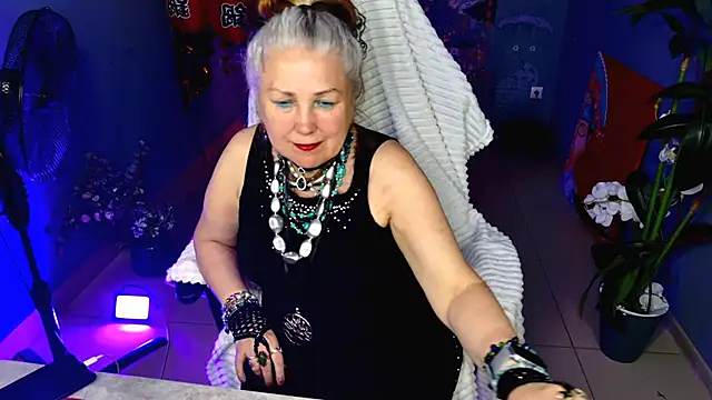 Pertunjukan Kamera Web LilaMaharani