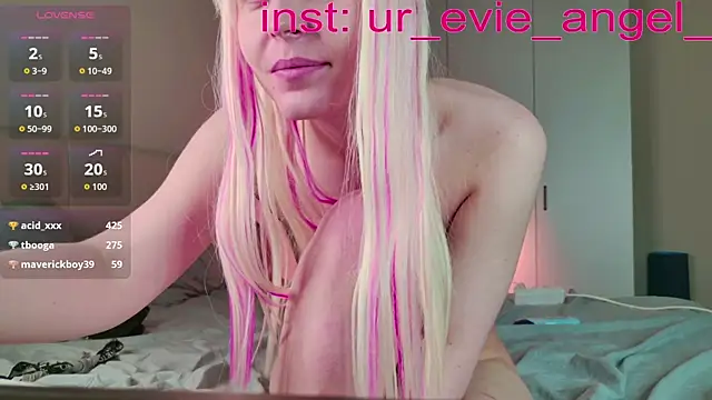 Evelyn_rabbit Webcam show