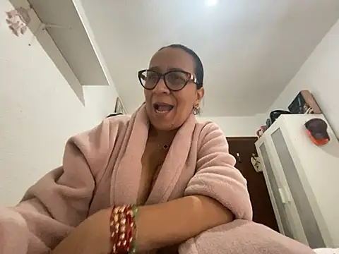 sweeviolet Show in webcam