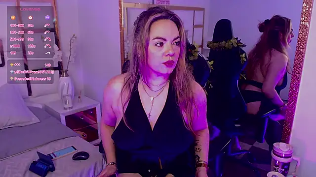 AvaMiia live XXX chat