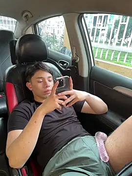 Pokazy przed kamerką – Noah_ledom