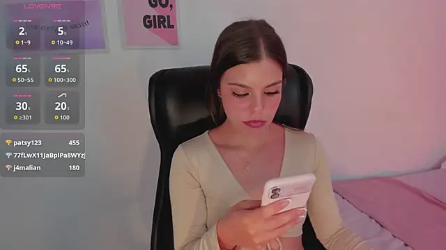 LanaJones_ Adlı Modelin Canlı XXX Sohbeti