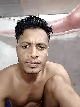 Priankaboudi: διαδικτυακό σόου στην κάμερα