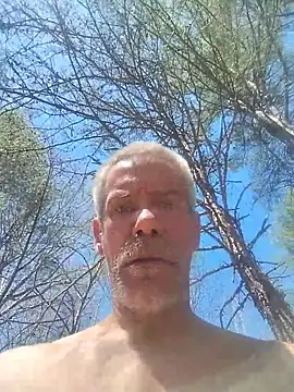 Biknight: διαδικτυακό σόου στην κάμερα