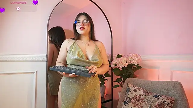 دردشة MilaCrave الجنسية المباشرة