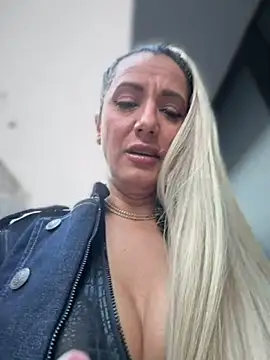 adya-aly's Live XXX Chat