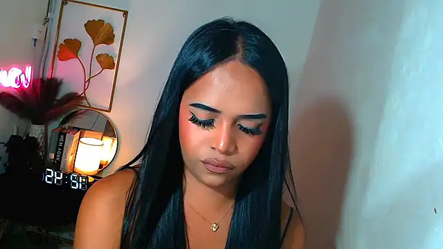 Lorainnelustts Pertunjukan Webcam