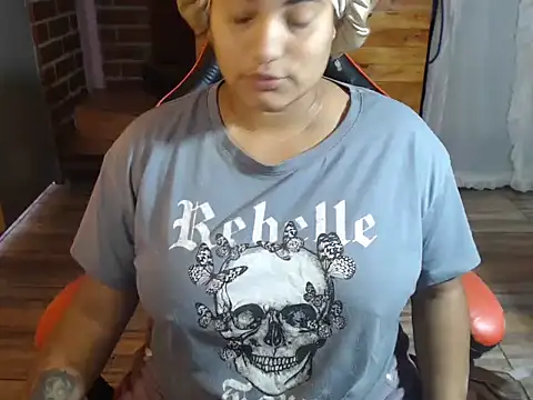 Hilarybunnyy Adlı Modelin Canlı XXX Sohbeti