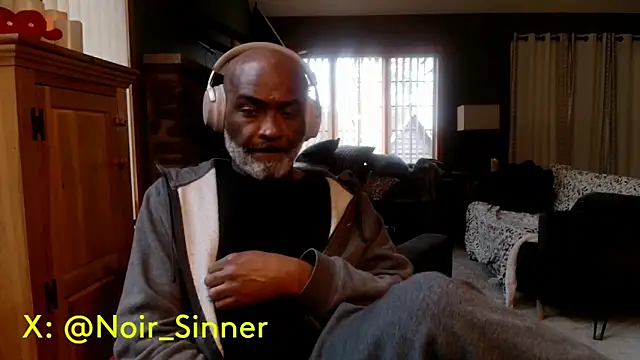 sinnernoir: διαδικτυακό σόου στην κάμερα