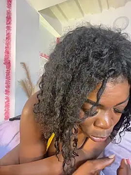 Онлайн чат XXX karinacortes