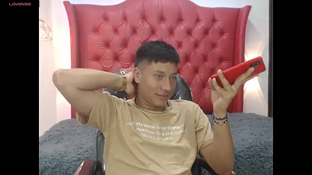 DominantBoy4 Webcam show