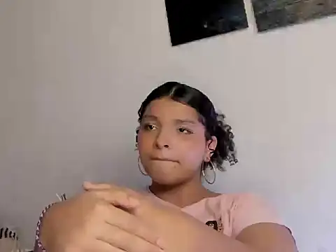 chloe_kisses Adlı Modelin Canlı XXX Sohbeti