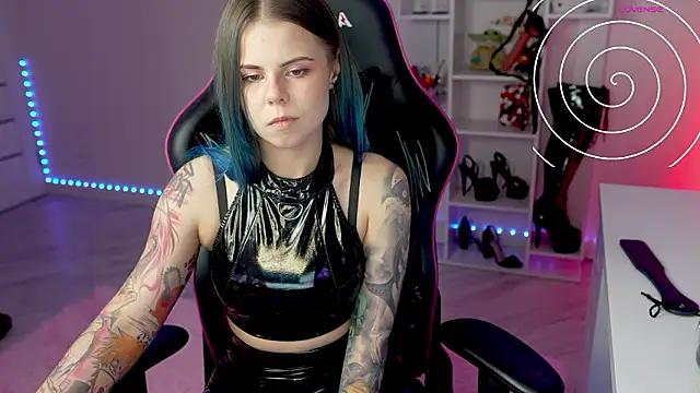 XXX chat uživo modela QueenAliceX