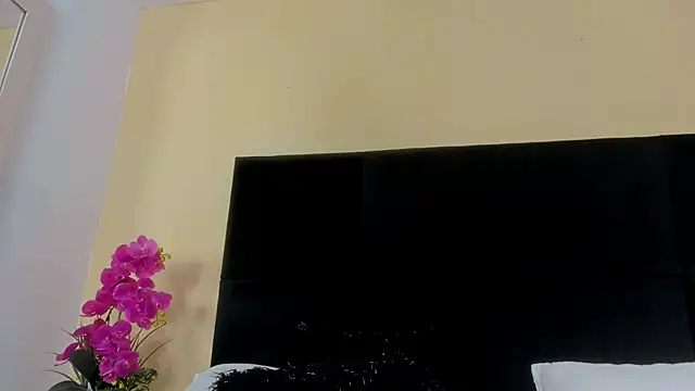 XXX chat uživo modela MaddyCrofft